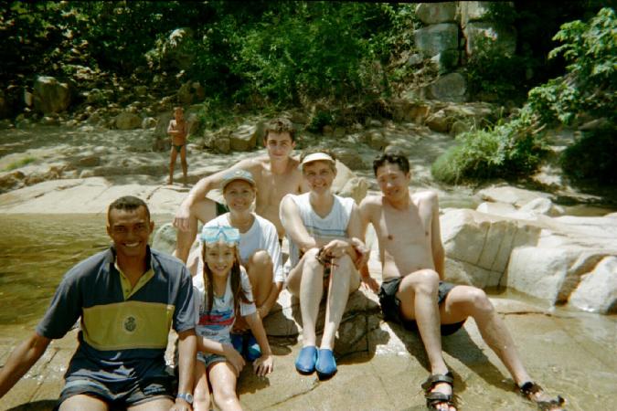 Relaxing at the river in Valledupar. / Relajandonos en el ro de Valledupar.